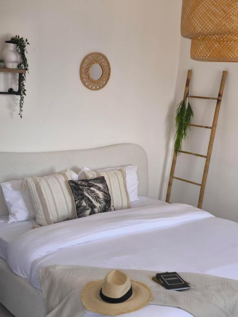 Casa Marzy- Charming Tropea Studio With Pool, Sea & Volcano Views Exterior photo